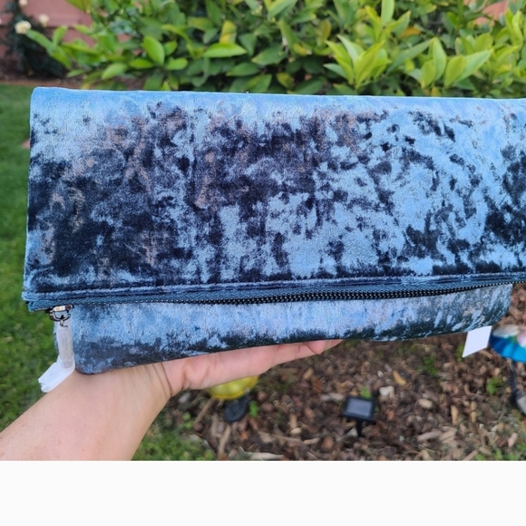 Sole Society Velvet fold over clutch - Picture 3 of 7